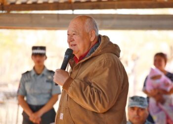SE COMPROMETE VÍCTOR CASTRO CON HABITANTES DE ZONA RURAL DE LA PAZ