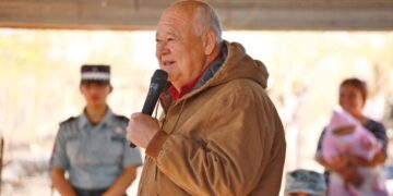 SE COMPROMETE VÍCTOR CASTRO CON HABITANTES DE ZONA RURAL DE LA PAZ