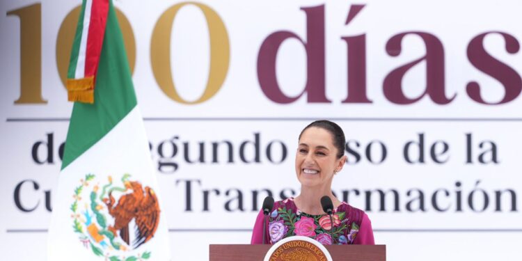 GOBERNADOR DE BCS ACOMPAÑA A LA PRESIDENTA CLAUDIA SHEINBAUM AL INFORME DE 100 DÍAS DE GOBIERNO