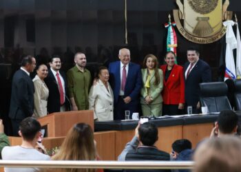 ACUDE GOBERNADOR AL 50 ANIVERSARIO DE LA CONSTITUCIÓN POLÍTICA DEL ESTADO LIBRE Y SOBERANO DE BCS