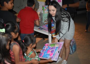 La Dirección Municipal de la Juventud entrega juguetes en comunidades rurales