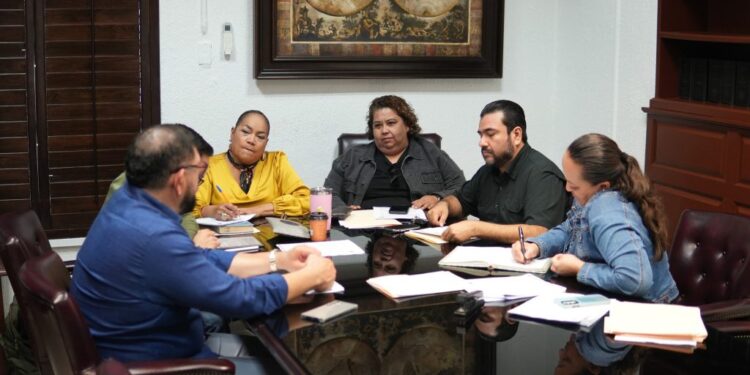 Síndica Municipal de Los Cabos Nélida Alfaro trabaja en certeza jurídica en colonias en proceso de regularización