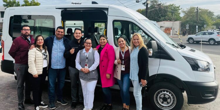 Dota ISSSTE de vehículos a unidades médicas para fortalecer programas prioritarios de salud. 