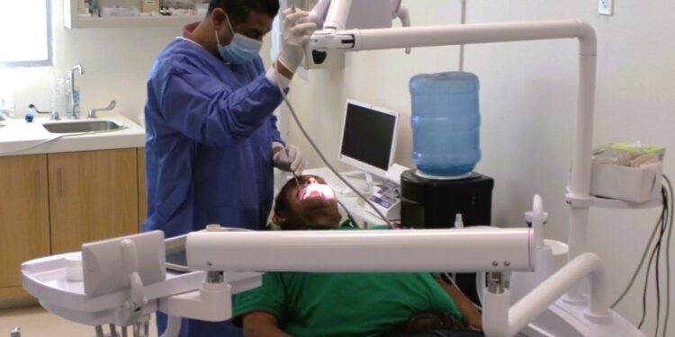 Brinda IMSS Baja California Sur servicio de Estomatología a derechohabientes  