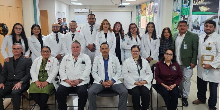 Se gradúan médicos residentes como profesionales de medicina familiar y urgencias médicas quirúrgicas en IMSS Baja California Sur