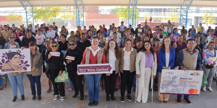 Entregan tarjetas del programa “Beca Rita Cetina” en secundaria Constituyentes, en Cabo San Lucas