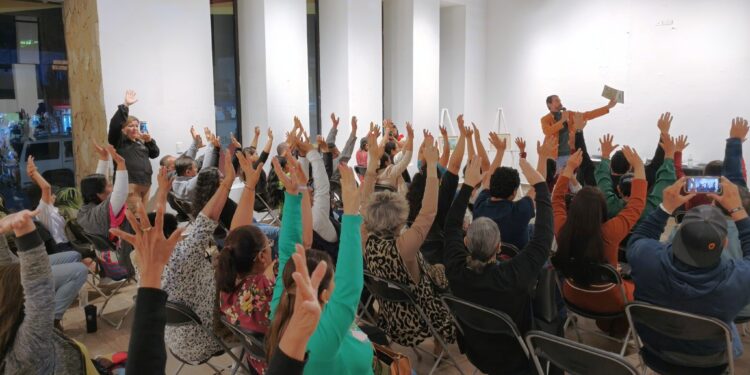 Presentan poemario “Paisajes de Azúcar” en la Galería del Cerrito del Timbre en Cabo San Lucas