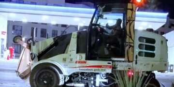 Entra en acción nueva barredora en Cabo San Lucas; reforzará labores de limpieza