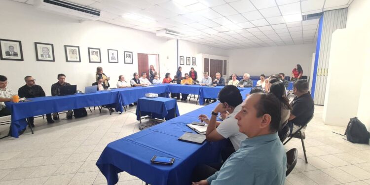 Se reúne tesorero de Los Cabos con representantes de Canaco; Ley de Hacienda y Derecho de Saneamiento Ambiental, temas abordados