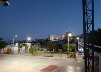 Tras 9 años de espera, rehabilitan alumbrado público en cancha 1ro de Mayo, en San José del Cabo 