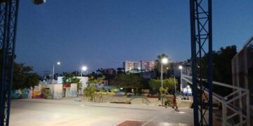 Tras 9 años de espera, rehabilitan alumbrado público en cancha 1ro de Mayo, en San José del Cabo 