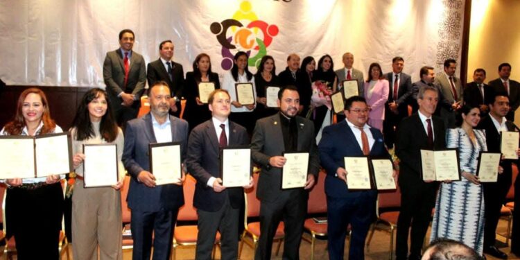 Toma protesta Christian Agúndez como integrante de la Mesa Directiva de la AALMAC A.C.