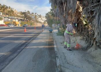 Dan mantenimiento a 216 kilómetros de caminos rurales en Los Cabos