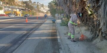Dan mantenimiento a 216 kilómetros de caminos rurales en Los Cabos