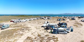 Promueve FONMAR concientización ambiental entre caravana vehicular de extranjeros 