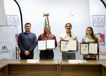 Logran firma de convenio entre institutos de ICATEBCS e INSUDE