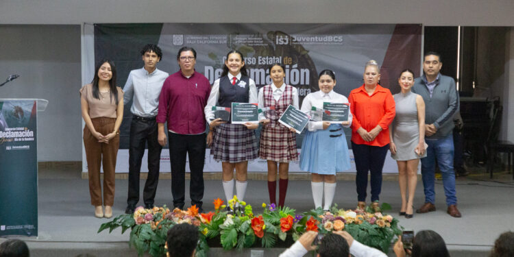 Realizan Concurso Estatal de Declamación; joven de Loreto resulta ganadora