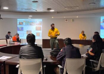 Recibe personal de Protección Civil, curso de manejo de fuego y sistema de comando de incidentes