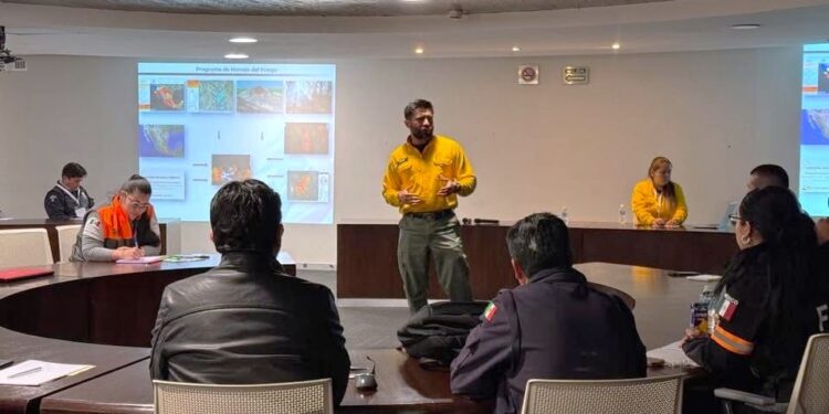 Recibe personal de Protección Civil, curso de manejo de fuego y sistema de comando de incidentes