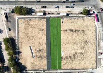Anuncia SEPUIMM colocación de pasto sintético en campo ubicado en la colonia 20 de noviembre en La Paz