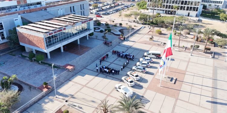 Entrega Víctor Castro, siete nuevas unidades para áreas operativas y de administración de la API; se invirtieron 3.8 mdp