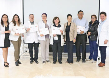 Reconoce el Gobierno del Estado a médicos que desempeñan labores docentes en el Hospital Salvatierra