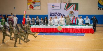 AYUNTAMIENTO DE MULEGÉ CONMEMORA EL DÍA DE LA BANDERA CON CEREMONIA CÍVICA