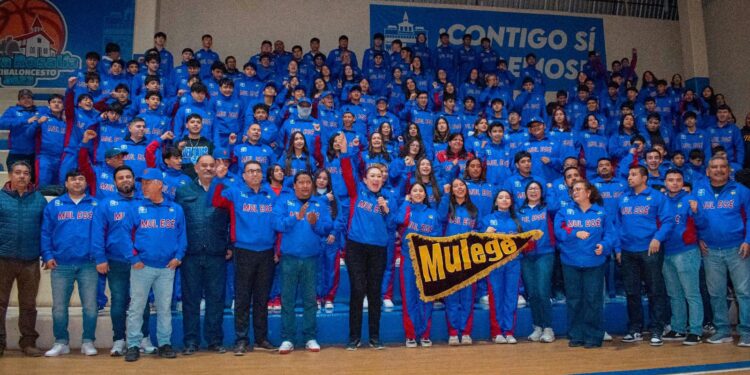 ALCALDESA DE MULEGÉ ENCABEZA LA CEREMONIA DE ABANDERAMIENTO DEPORTIVO 2025