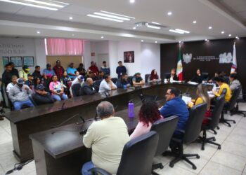 Autoridades municipales y prestadores náuticos trabajan en conjunto para regular las actividades turísticas