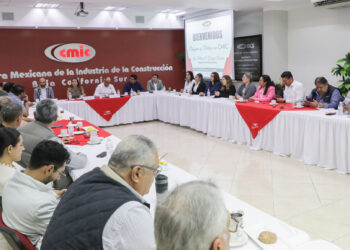 Milena Quiroga presenta avances y proyectos clave en reunión con la CMIC