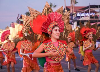 Color, alegría y baile en el primer desfile del Carnaval La Paz 2025