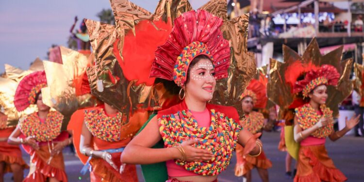 Color, alegría y baile en el primer desfile del Carnaval La Paz 2025