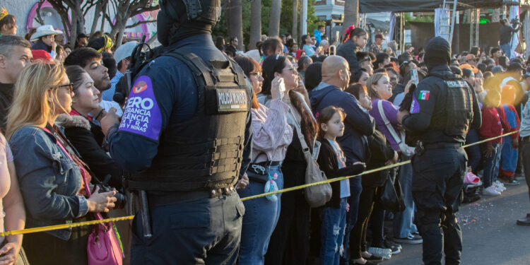 Refuerzan operativo de seguridad en el primer día de desfile de carros alegóricos y comparsas