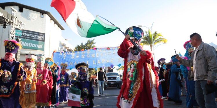 Comunidad indígena y afromexicana presente en el Carnaval La Paz 2025