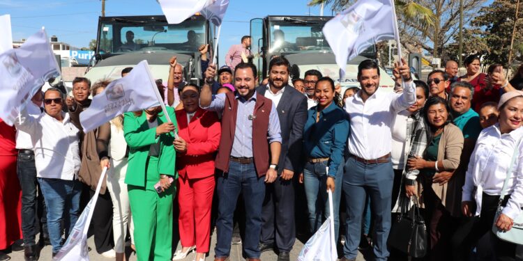 Entrega alcalde Christian Agúndez dos barredoras mecánicas para Servicios Públicos