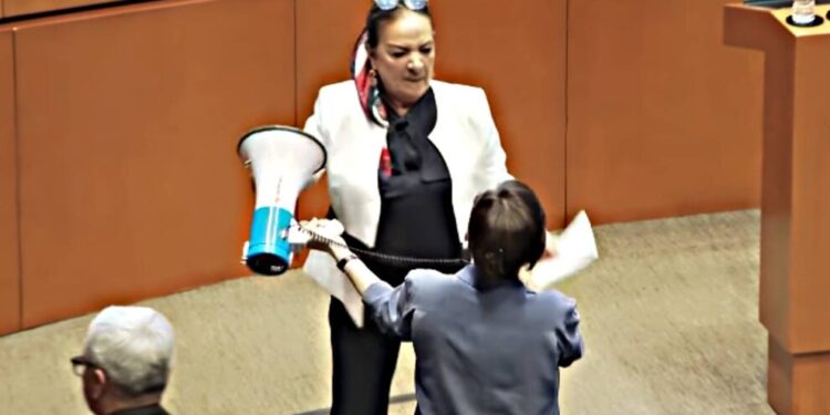 Lucía Trasviña y Lilly Téllez protagonizan fuerte enfrentamiento en el Senado de México