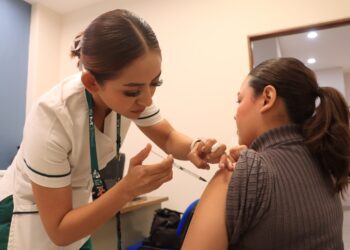 UABCS apoya campaña de vacunación pública coordinada por IMSS