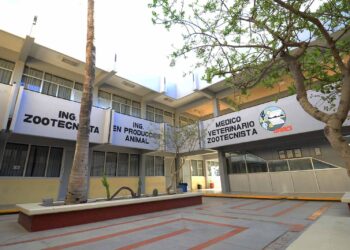 UABCS celebra 49 años de trayectoria académica y compromiso social