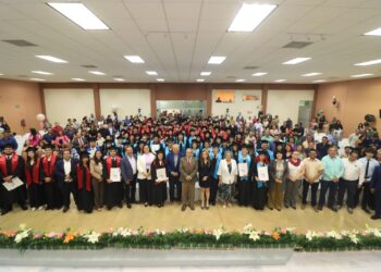 UABCS celebra la graduación de 335 estudiantes en su campus La Paz