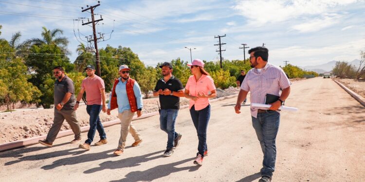 Supervisa Milena Quiroga avances de pavimentación del libramiento Juan de Dios Angulo