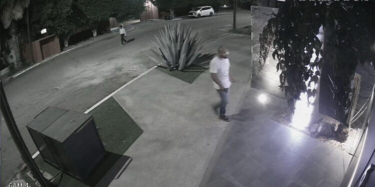 Falsos encuestadores del INEGI sorprenden a vecinos en Fidepaz; la institución niega relación con ellos