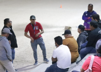 Ayuntamiento de La Paz continúa trabajando en la mejora de espacios deportivos 