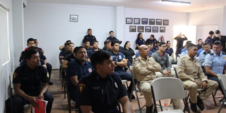 Bomberos CSL inicia capacitación sobre incendios en edificios altos