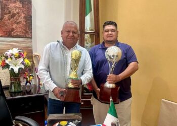 Entregan donativo de material deportivo a la Telesecundaria No. 66 en Cabo San Lucas