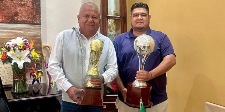 Entregan donativo de material deportivo a la Telesecundaria No. 66 en Cabo San Lucas