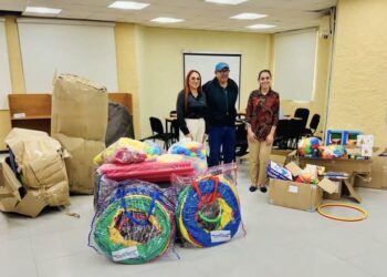 Recibe Dirección de Educación material lúdico para bibliotecas de Los Cabos