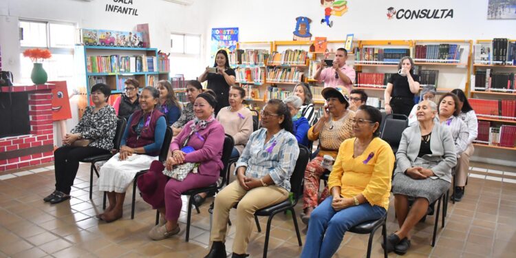 Celebran jornada de lectura en Cabo San Lucas con motivo del Día Internacional de la Mujer