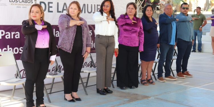 En Cabo San Lucas, llaman a unir esfuerzos para cerrar brecha de género 