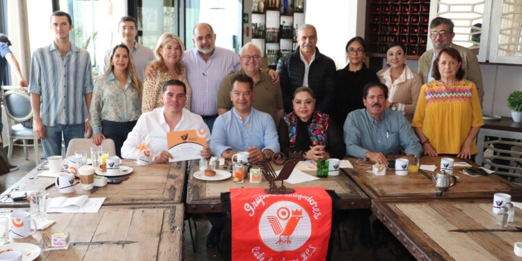 Se reúne oficial mayor con Grupo Madrugadores de Cabo San Lucas; destaca compromiso con la transparencia