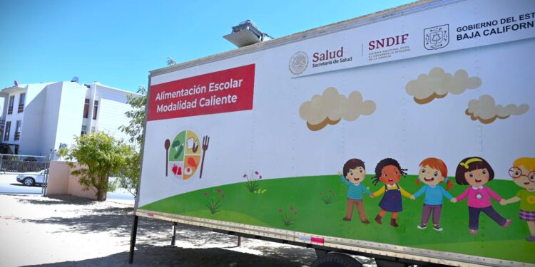 Supervisan avances de la Cocina Móvil en primaria de Cabo San Lucas